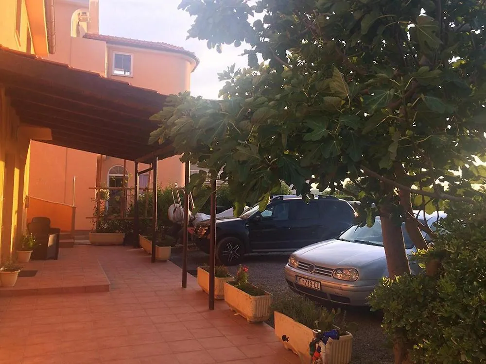 Apartment In Lopar With Sea View, Terrace, Air Conditioning, Wi-Fi