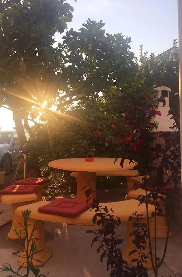Apartment In Lopar With Sea View, Terrace, Air Conditioning, Wi-Fi